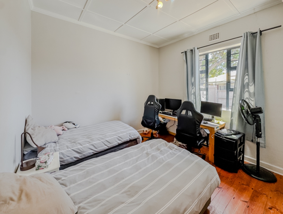 2 Bedroom Property for Sale in Claremont Village Western Cape